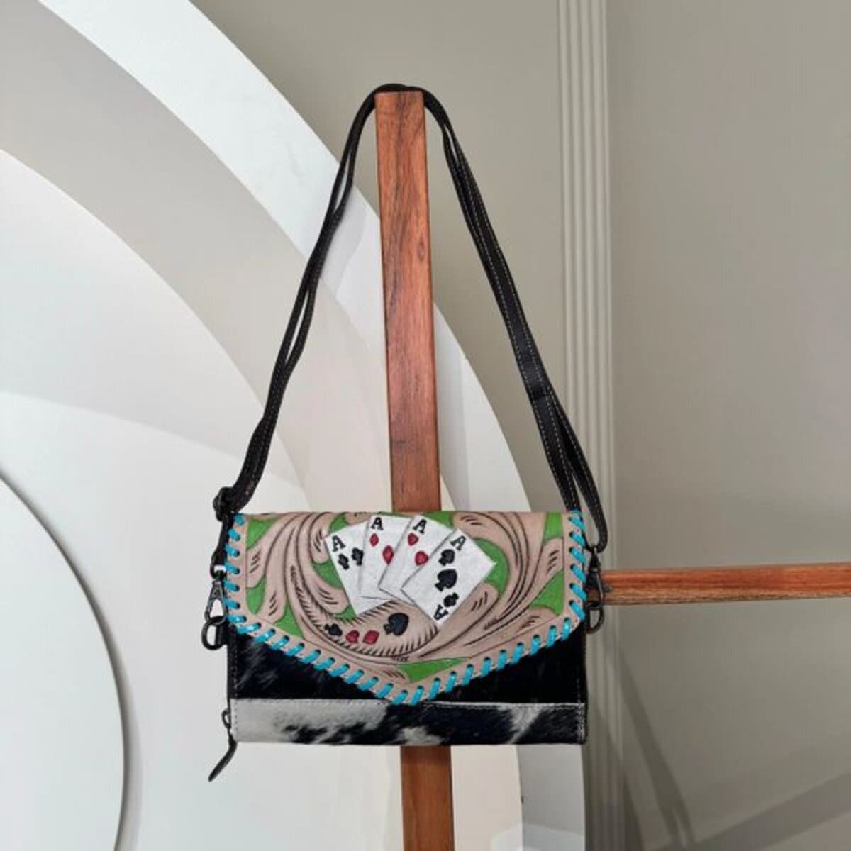 Legacy Leather workshop moment 3